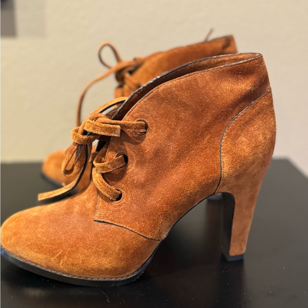 Via Spiga suede lace up bootie. Size 7.